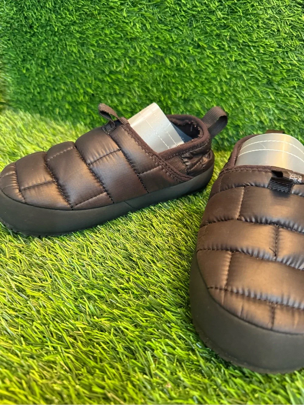 North Face Unisex Thermoball Traction Mule V Black Quilted Puffer Slippers 1Y